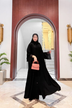 عباية مزيونه كم  مطزر