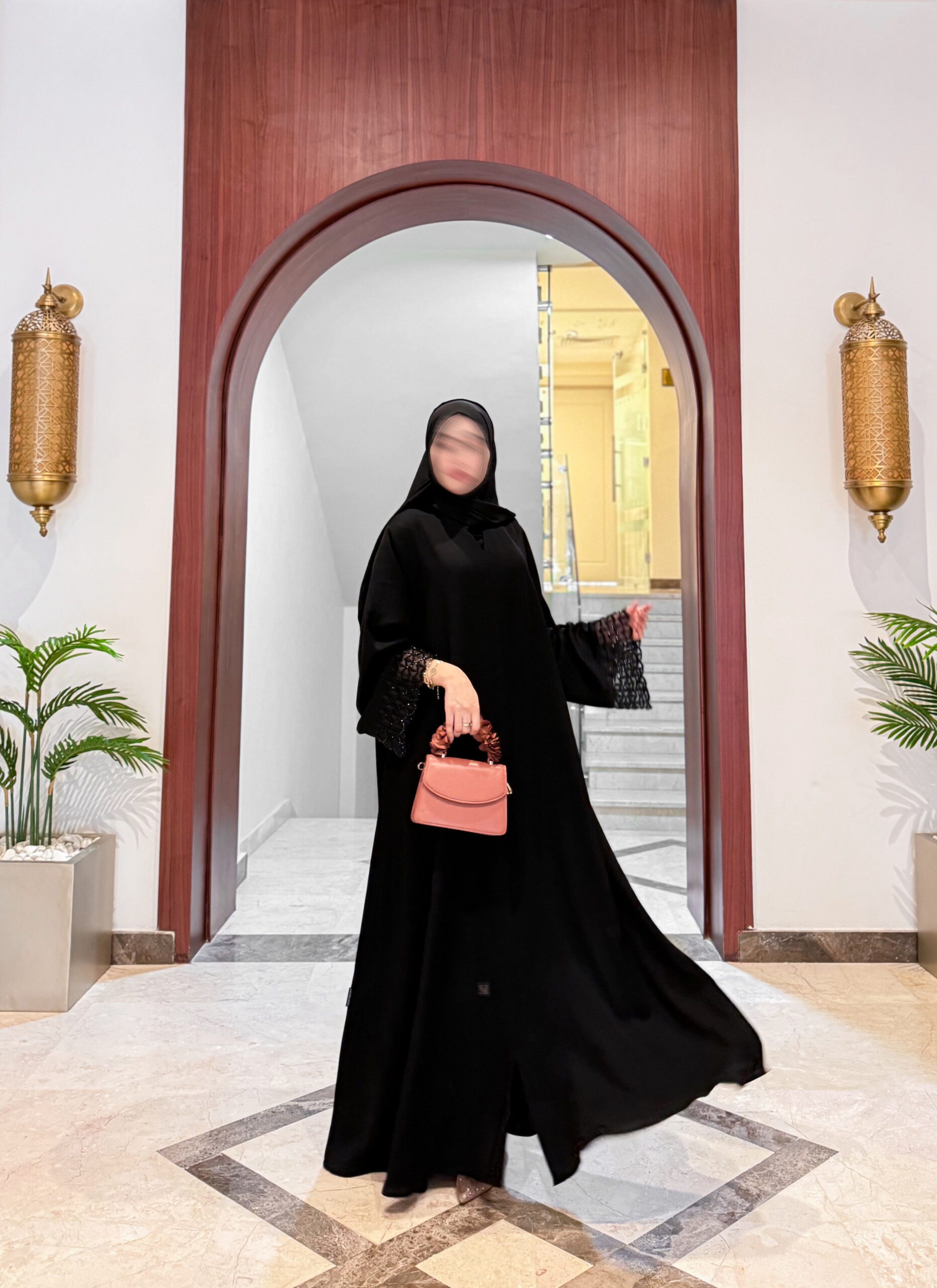 عباية مزيونه كم  مطزر